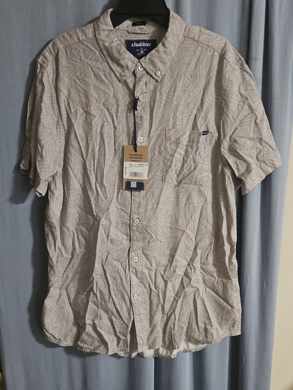 Chubbies Men’s Friday Shirt: Light Khaki Geometric Line: NEW WITH TAGS: SIZE L
